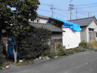 倉庫屋根の飛散（内野西３丁目）