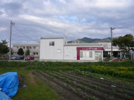 黒川病院付近の薬局での窓の損壊：隣接駐車場で飛来物により車両5台が損壊（中村浜（黒川）地区：地点N033）