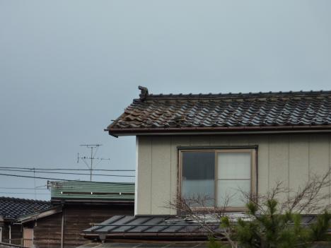 屋根瓦の損壊（JR犀潟駅西方：地点J007付近）